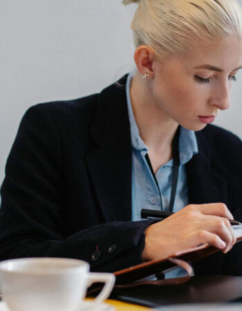 Jess Doe Senior Accountant
